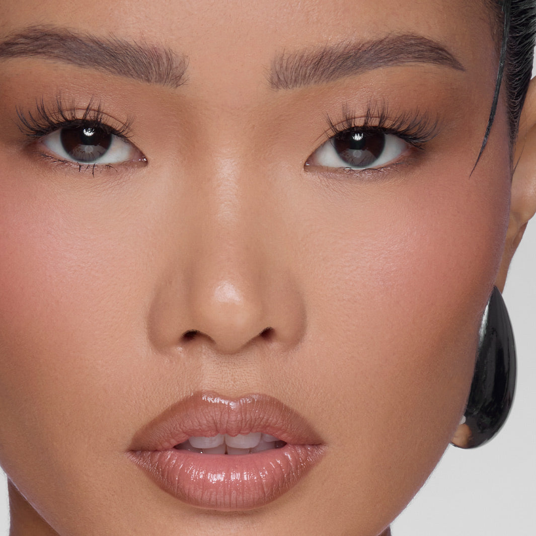 Lybre Lashes Indiv. 1 on model campaign