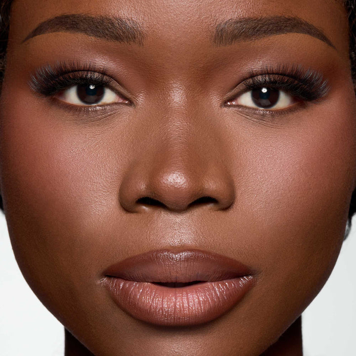 Lybre Lashes close up on model eyes