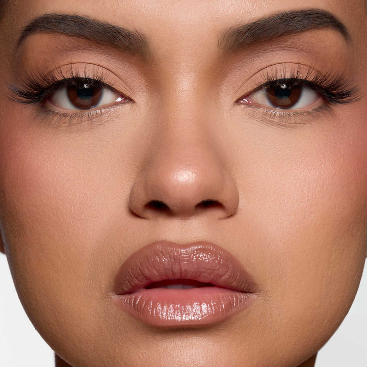 Lybre Lashes No 2 on model closeup