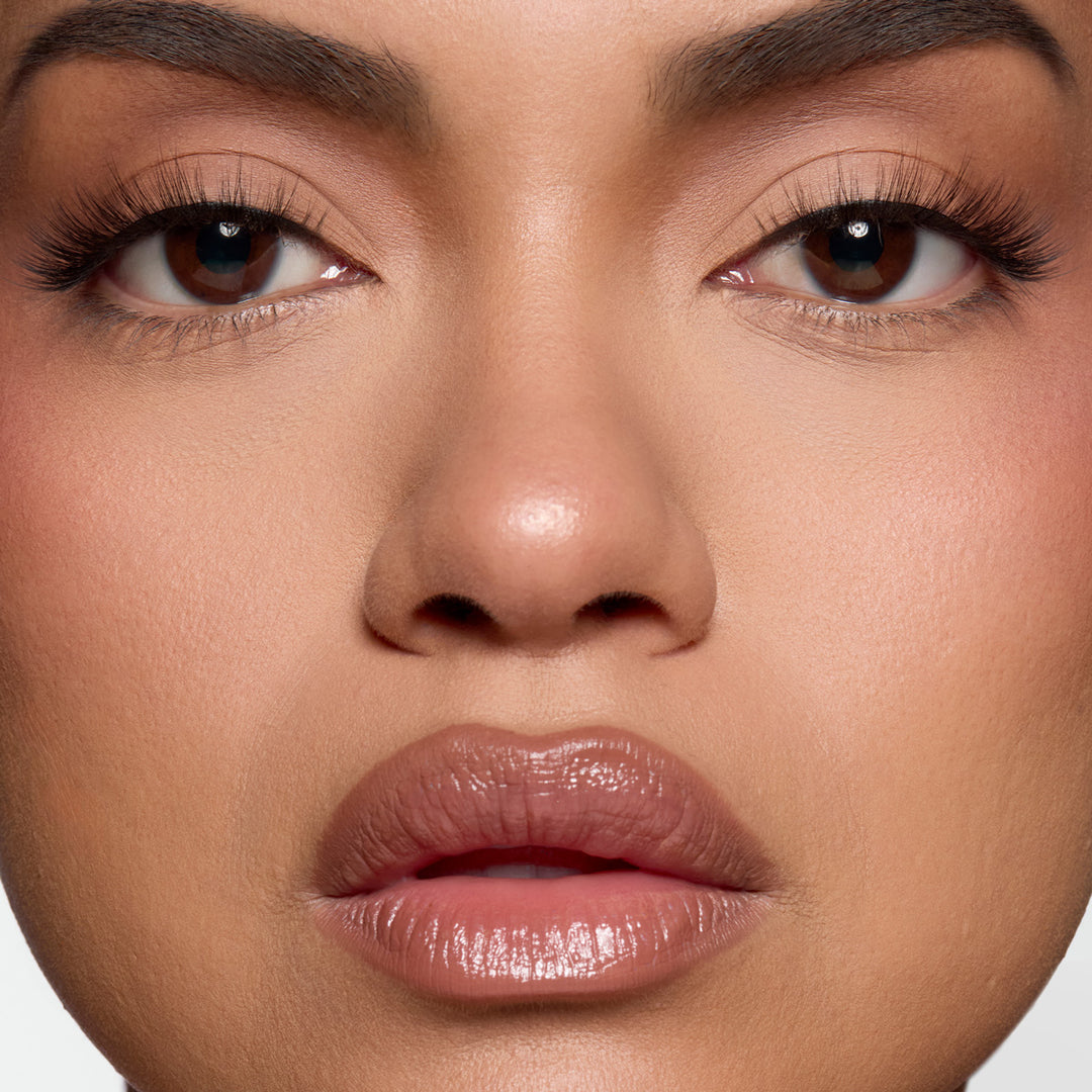 Lybre Lashes No 5 on model close up