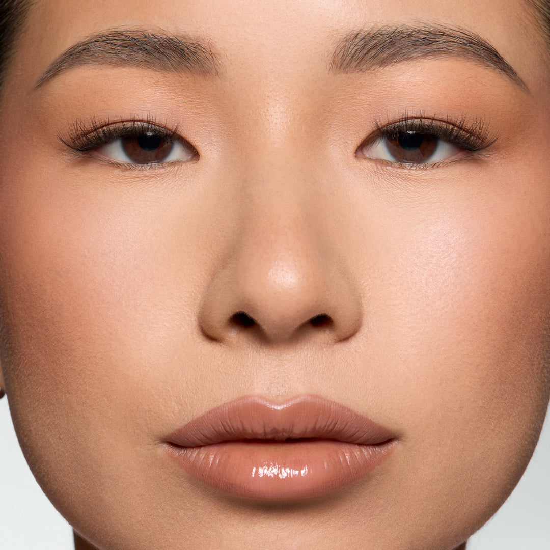 Lybre Lashes Indiv. 1 on model