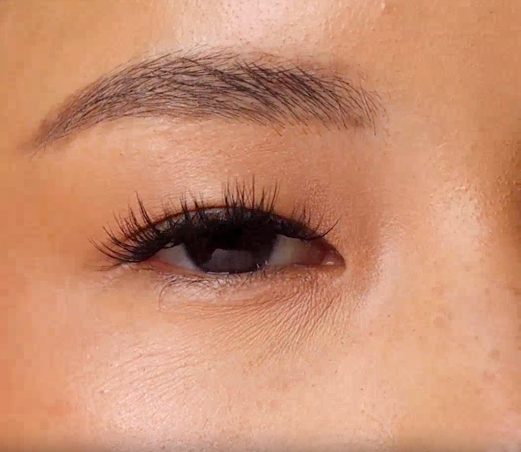 Lybre Lashes Indiv. 2 models wearing in video